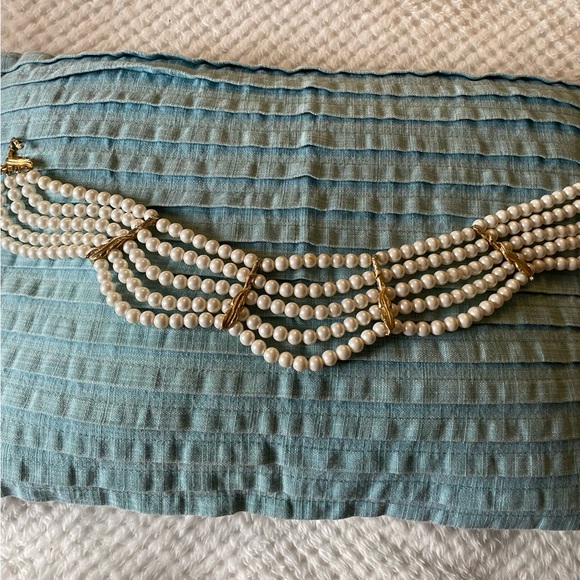 Beautiful Faux Pearl Necklace with 5 strands - Picture 5 of 10